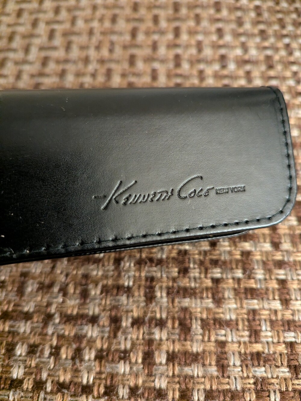Like New Kenneth Cole Sunglass Case Black